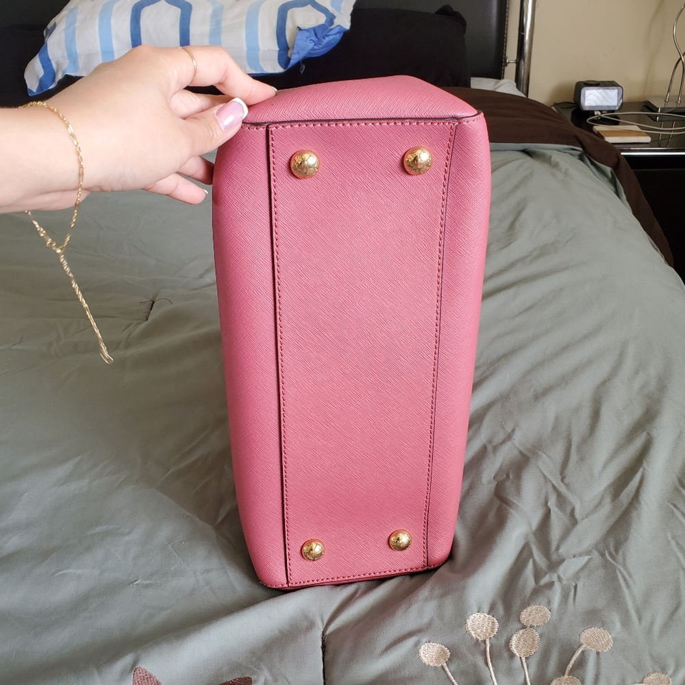 💕HP💕 Authentic MK Jet Set - Picture 6 of 16